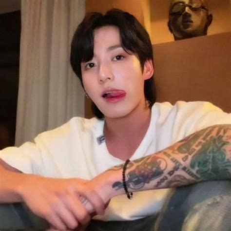 Pin By Lia On Jungkook Foto Jungkook Cute Gay Couples Jungkook Hot