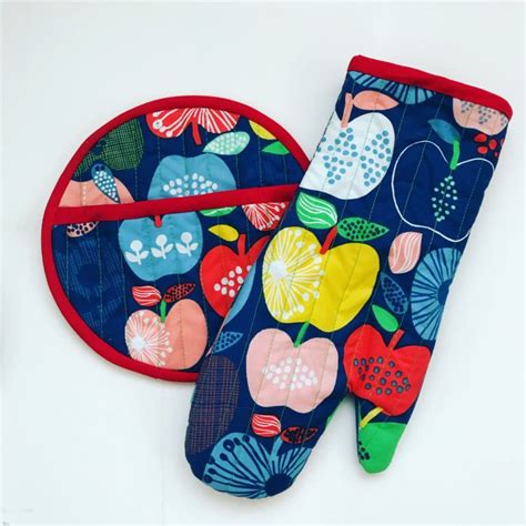 Pot Holder And Oven Mitt Set The Stitching Scientist