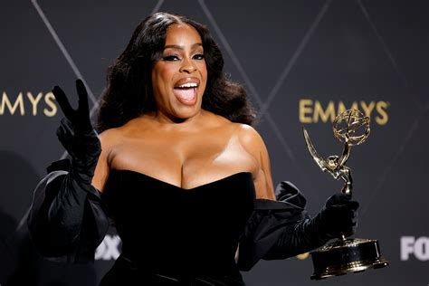 Niecy Nash Bettss Powerful Emmys Speech Is One Of The Greatest Of All