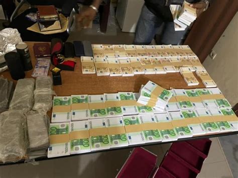 Dakar près de 2 milliards faux billets saisis par la police Kaolack