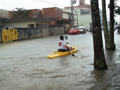 G1 Chuva Em Sc Causa Alagamentos Deslizamentos E Deixa Desalojados