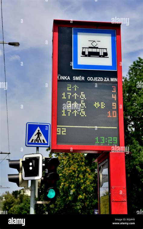 Orario Di Arrivo Del Tram Immagini E Fotografie Stock Ad Alta