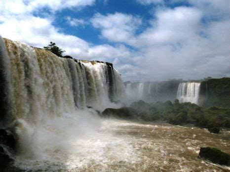 Solve Iguazu Falls Jigsaw Puzzle Online With Pieces