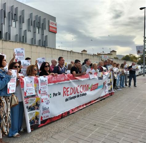 UGT Y CC OO Se Concentran Para Exigir En Granada Paz Y Democracia Para