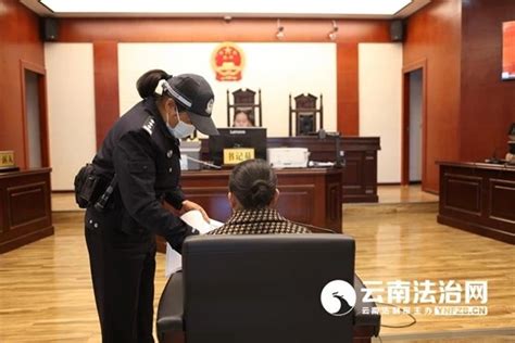 捡到钱不还，犯法吗？ 刑法：将他人遗忘物非法占为己有，数额较大，拒不交出的，最高获刑五年 云南人大网