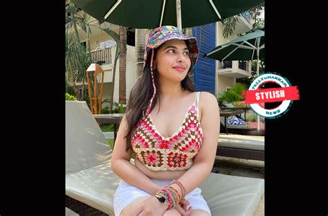 Hot Sexy Simran Natekar Bikini Pics