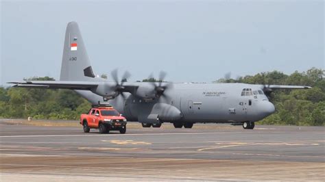 Latihan Navigasi Alutsista Baru Tni Au Pesawat C J Super Hercules A