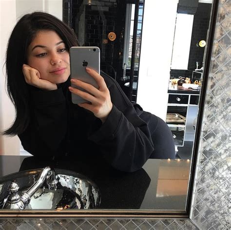 Social Media Superstar Kylie Jenners Best Selfies A Definitive