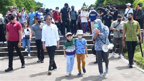 Jokowi Ajak Cucu Wisata Edukasi Di Candi Prambanan Kumparan