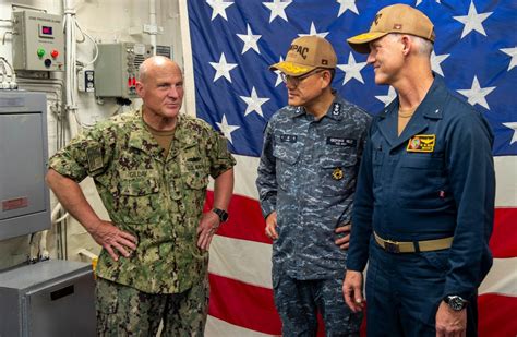 Dvids Images Chief Of Naval Operations Visits Uss Essex During