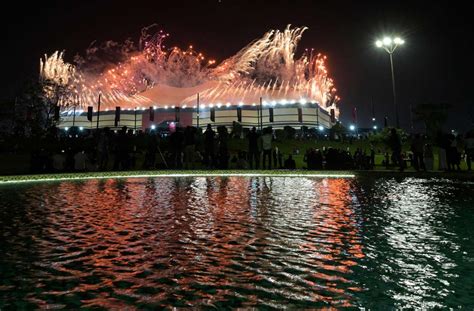 Umstrittenes Turnier Mit Großer Lichtshow Eröffnet