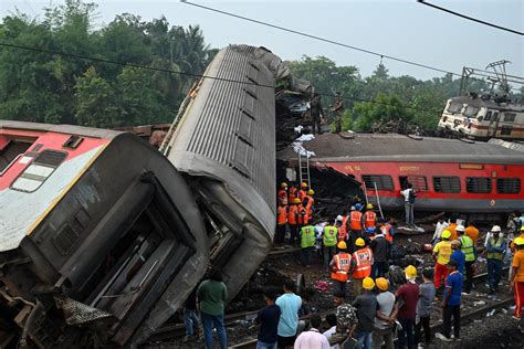 Scontro Tra Treni In India Un Ecatombe