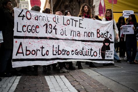 Legge 194 Costituzionalizzazioni E Svuotamenti Di Fatto Il Manifesto