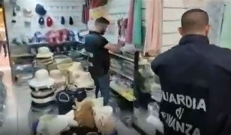 Maxi Sequestro Di Vestiti Griffati Contraffatti A Chinatown Valevano