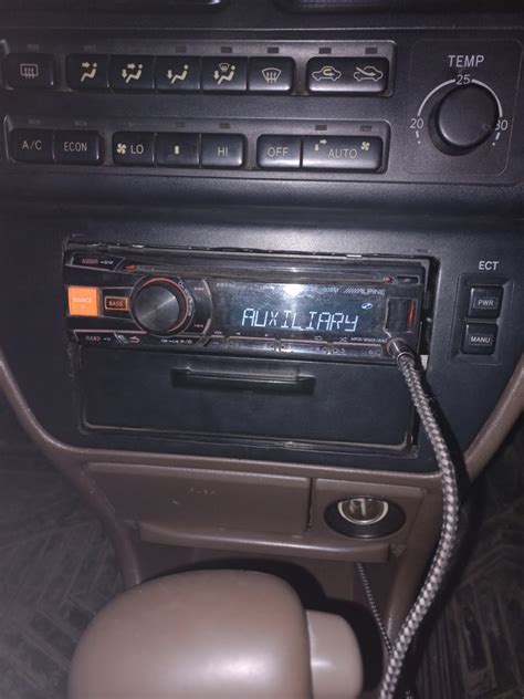 Оригинальные крепления магнитофона — Toyota Camry (V40), 2 л, 1995 года ...