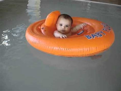 Kevin Brincando A Boia Na Piscina YouTube