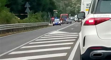 Rieti Incidente Sulla Salaria Scontro Tra Due Auto Le Foto