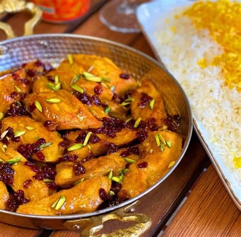 طرز تهیه زرشک پلو با مرغ، هویج و فلفل دلمه مجلسی و خوشمزه