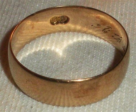 Antique Late 1800s 10k Yellow Gold Wedding Band Ring Gem