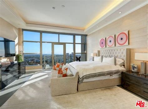 Real Housewife Yolanda Hadids La Home Sells For 4995m