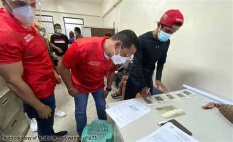 Warren Villa Inspects Drug Bust In San Juan Politiko Metro Manila