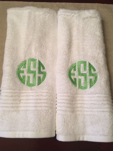 Monogrammed hand towel set / Bath towels / Personalized towels | Etsy