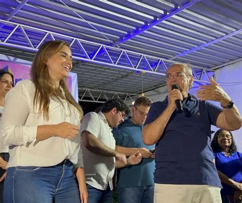 B Rbara Do Firmino E S Lvio Mendes Conversam Como Moradores Da Zona