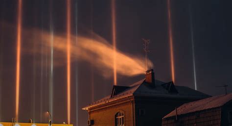 Aparece Un Increíble Fenómeno De Pilares De Luz En El Cielo De Rusia