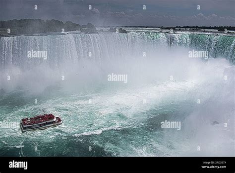 Niagara Falls Tourist Boat Stock Photo Alamy