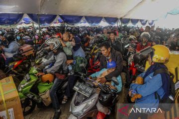 Ribuan Pemudik Motor Padati Pelabuhan Ciwandan ANTARA News