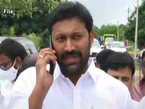 Andhra Pradesh YSRCP MP Avinash Reddy Appears Before CBI For Second