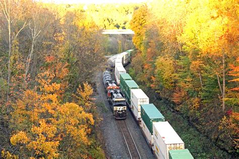 Passing In Summit Cut Westbound Ns Manifest Freight Passes Flickr