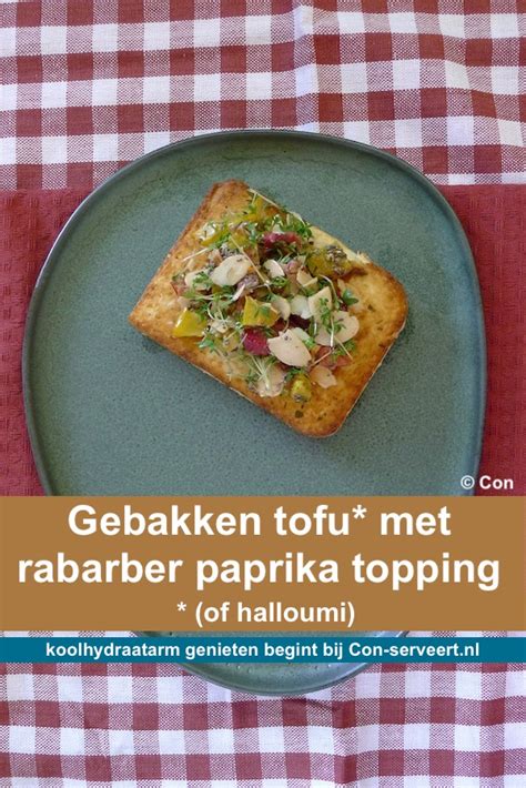 Gebakken Tofu Met Rabarber Paprika Topping Con Serveert