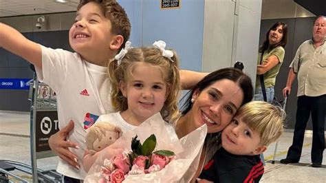 No Brasil Sabrina Petraglia Celebra Reencontro Os Filhos