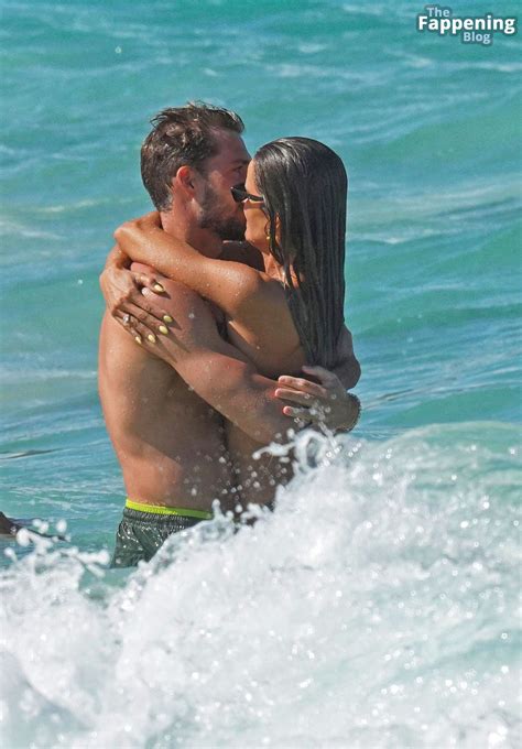 Izabel Goulart Displays Her Sexy Bikini Body On The Beach In Saint