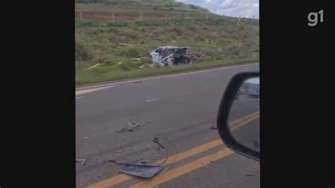 Acidente Envolvendo Caminhão E Quatro Carros Na Sp 215 Deixa Uma Pessoa