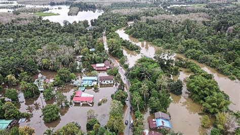 Over Flood Evacuees Still At Relief Centres The Star