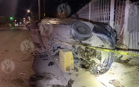 Choca Vuelca Y Abandona El Auto Estrellado En Casa