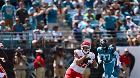 Touchdown Patrick Mahomes Finds Travis Kelce For His First Td Catch Of The Season