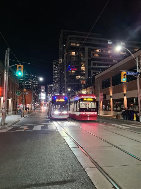 Toronto Niederflurgelenkwagen 4553 Straßenbahnreisen