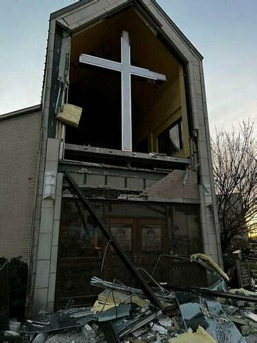 Eye-Opening Photos Of Mayfield Tornado Aftermath - The Bored Room - The ...