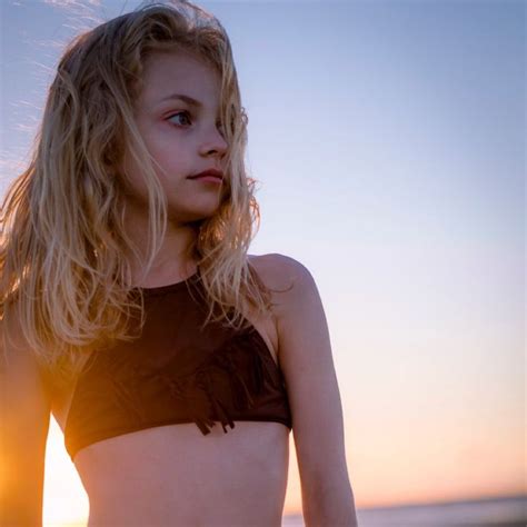 10 Hot Sexy Hannah Loyd Bikini Pics