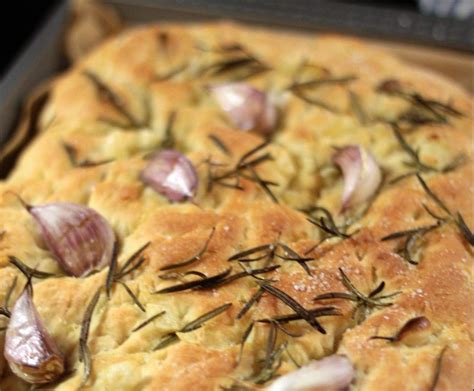 Focaccia Mit Rosmarin Knoblauch Rezept Rezepte Foccacia Rezept