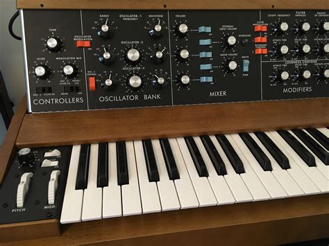 Photo Moog Music Minimoog Model D Minimoog Gauche