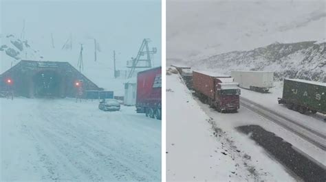 Haos U Austri Veliki Snijeg Zameo Kamione I Ljude Na Cestama