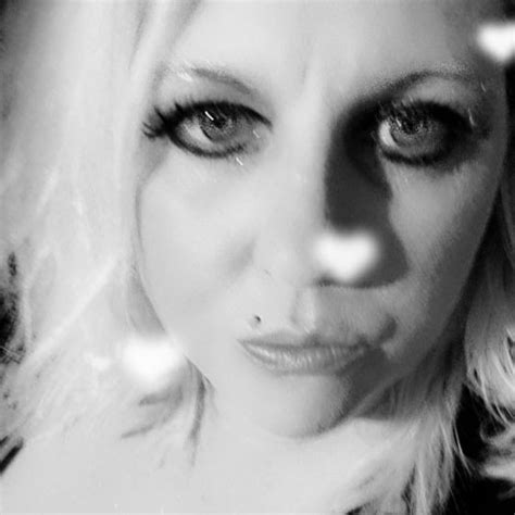 elizabeth deines model fashion group international  linkedin