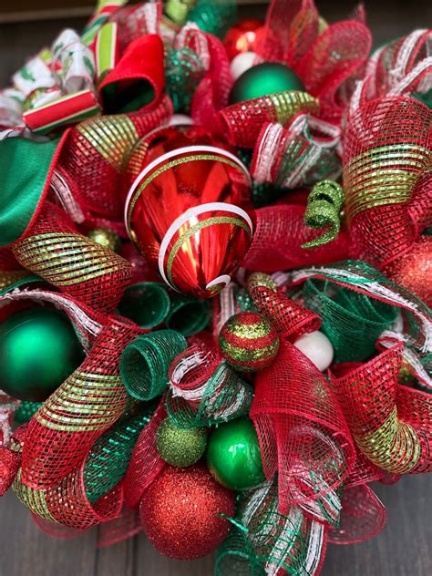 Red And Green Christmas Wreath Traditional Christmas Wreath Etsy