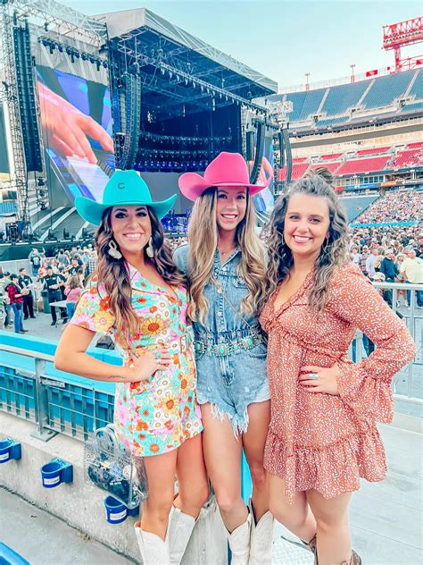 Country Concert Outfit Ideas For Women