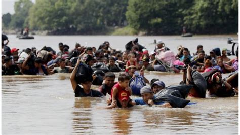 Migrant Caravan Hundreds Reach Tijuana On Us Border Bbc News