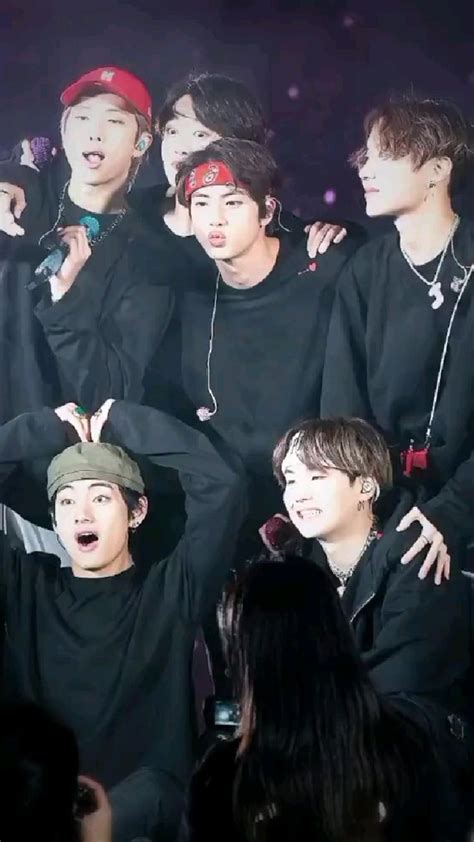 Pin by 🇦🇲🇰🇷 on BTS-Video | Bts world tour, Bts concert, Foto bts